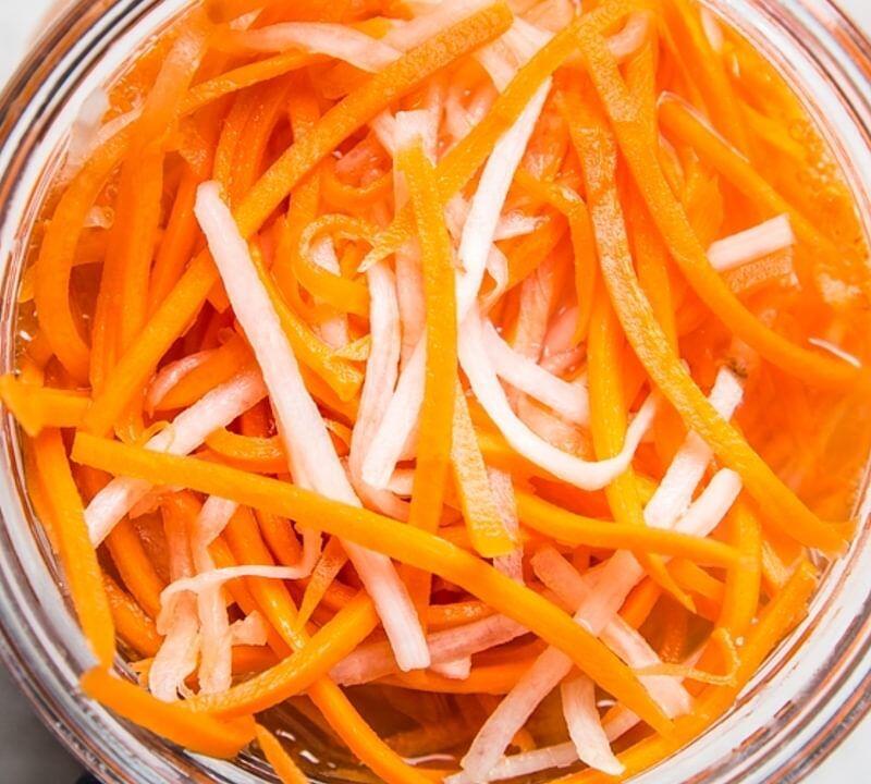 Pickled Daikon & Carrots 